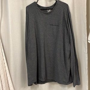 UNDER ARMOUR Heat Gear Loose Fit Long Sleeved Tee in Gray & Black Micro Stripes